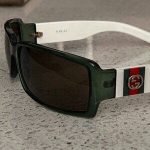 Gucci GG 2564/S Vintage Sunglasses / Green & White Frame / Case Included